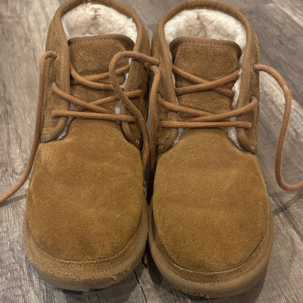 UGG Chestnut Kids Boots, Size 5